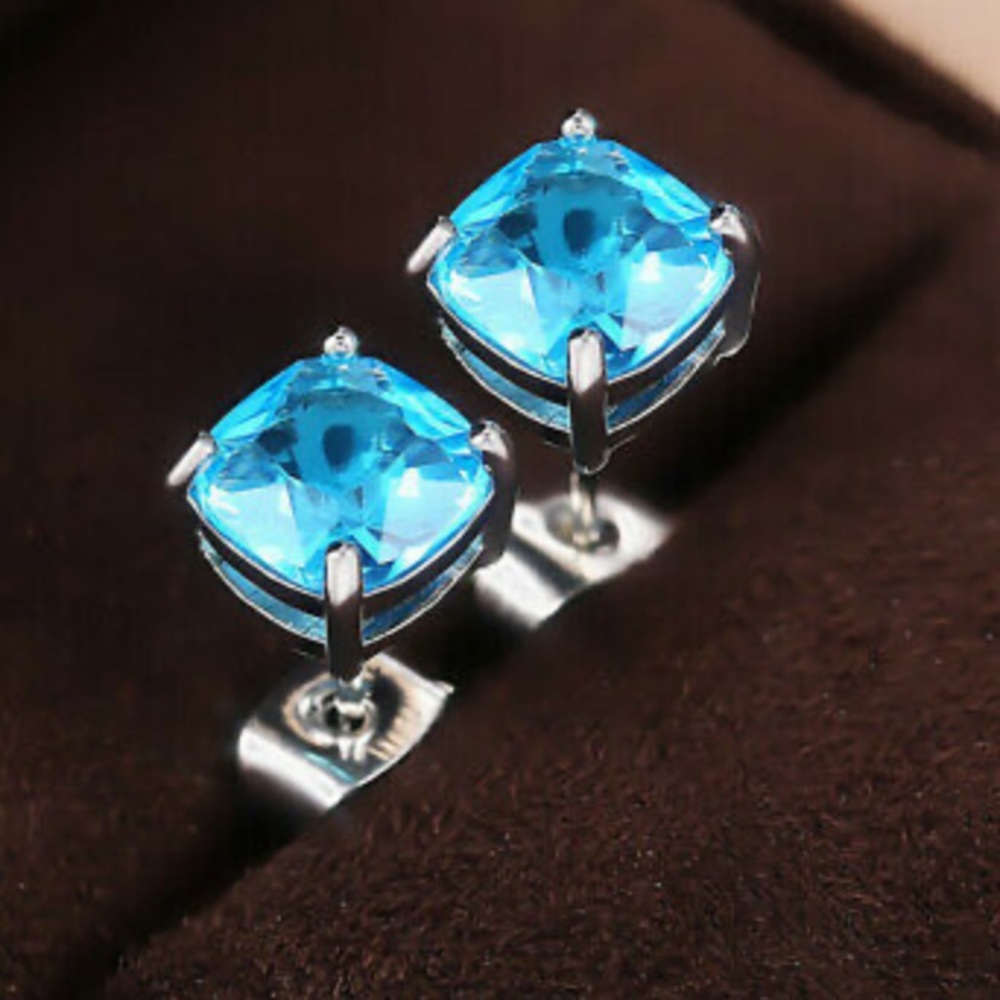 New Sterling silver Stud Earrings - Picture 1 of 3